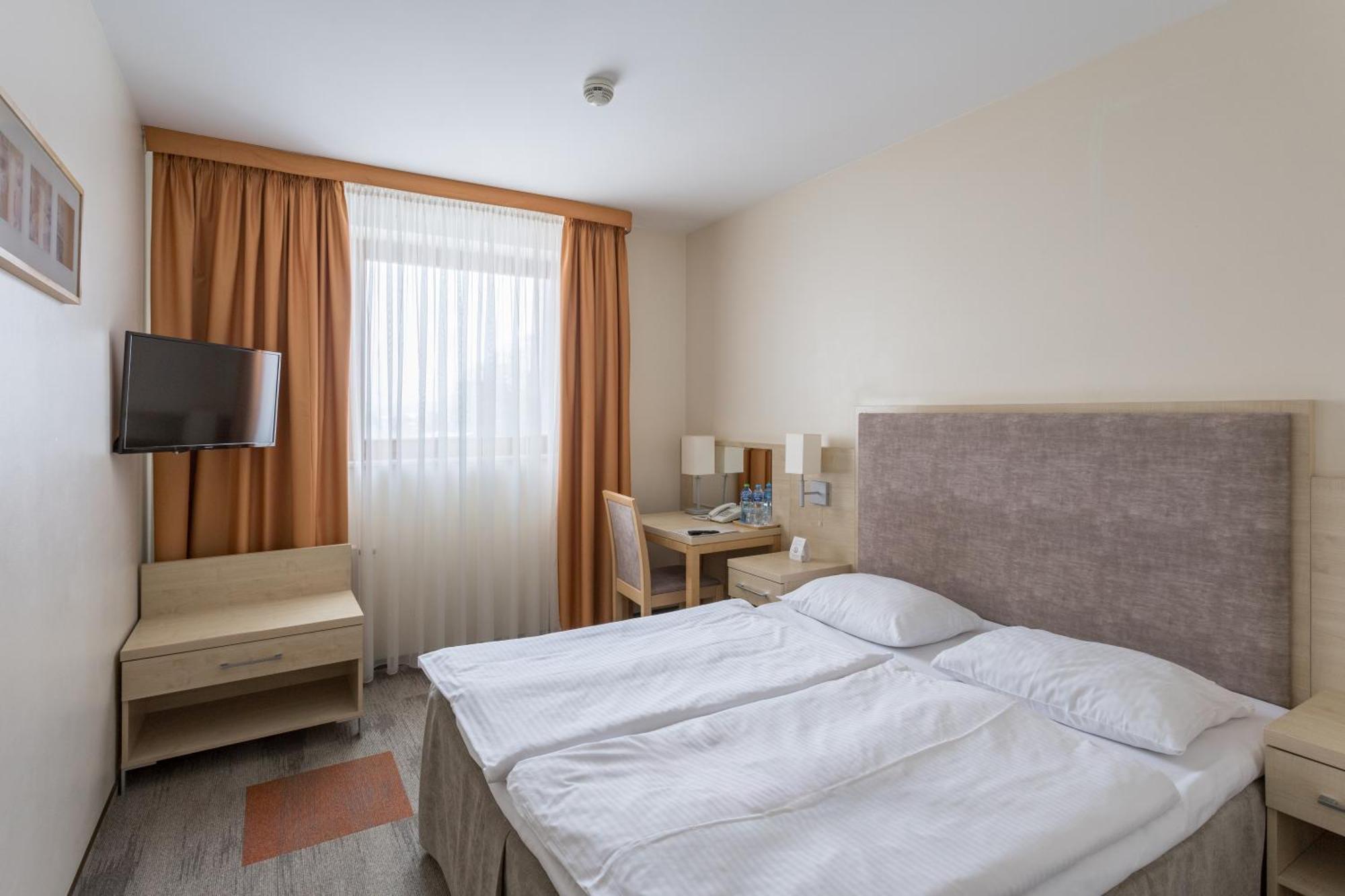 Hotel Orange Пжезмерово Экстерьер фото