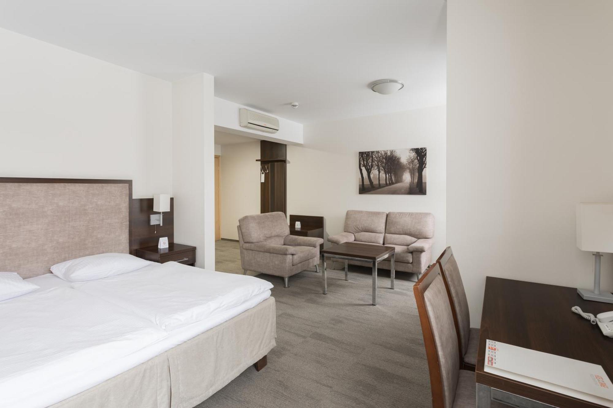 Hotel Orange Пжезмерово Экстерьер фото