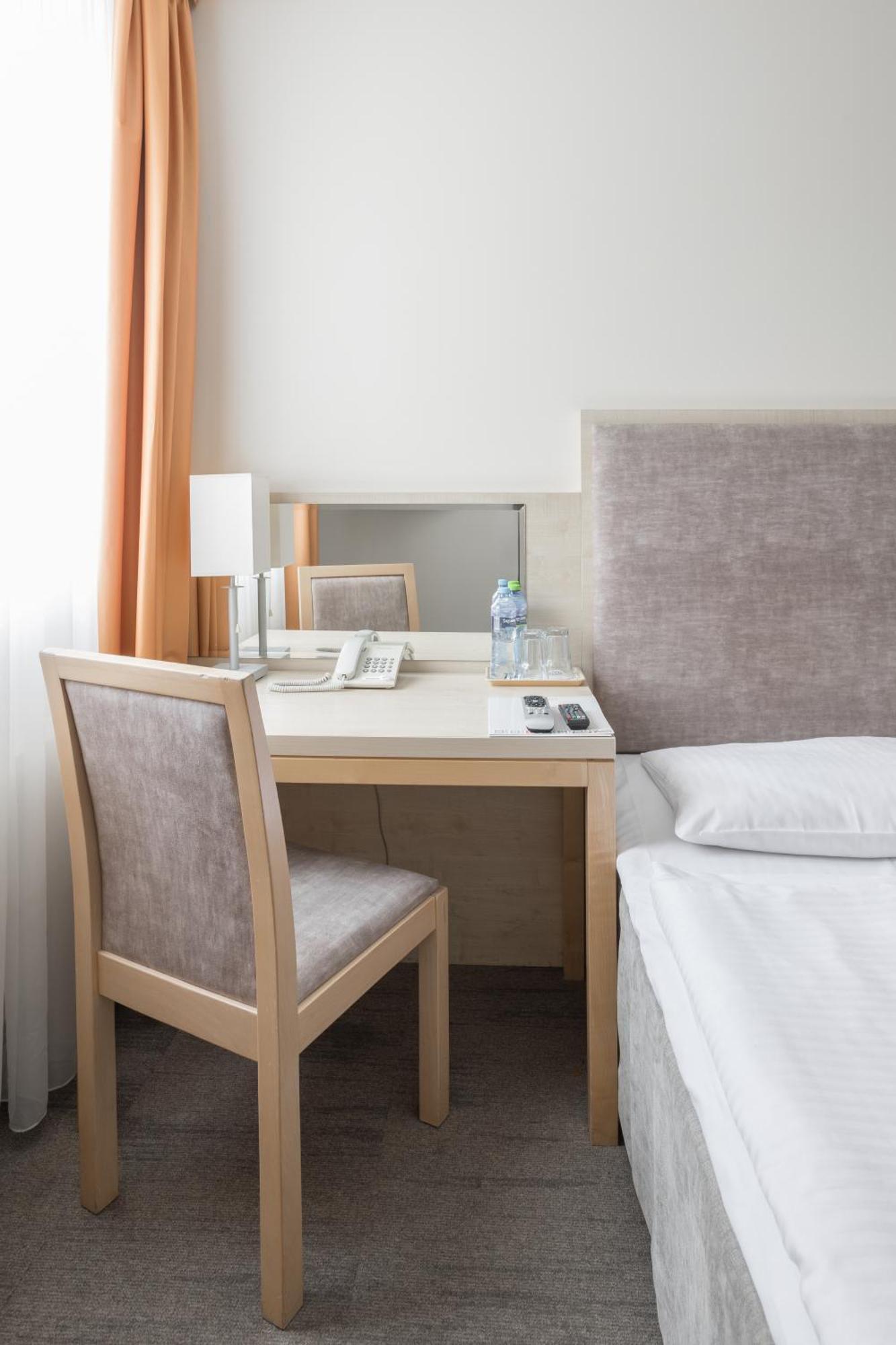 Hotel Orange Пжезмерово Экстерьер фото